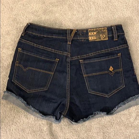 🐝 Volcom high rise shorts - Picture 4 of 4